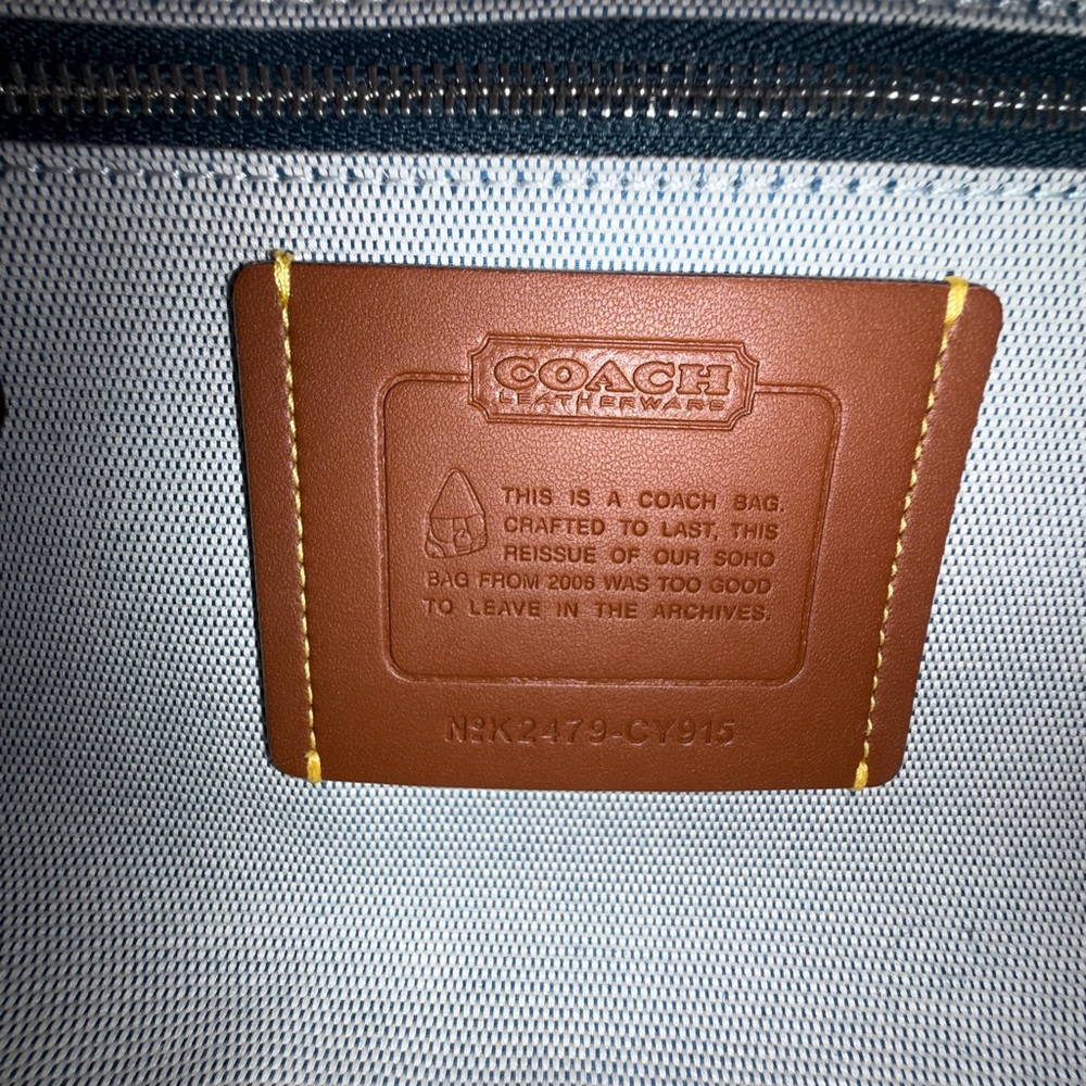 EUC Coach Soho flap shoulder bag re-edition in mist blue suede w/silver hardware - Picture 9 of 11
